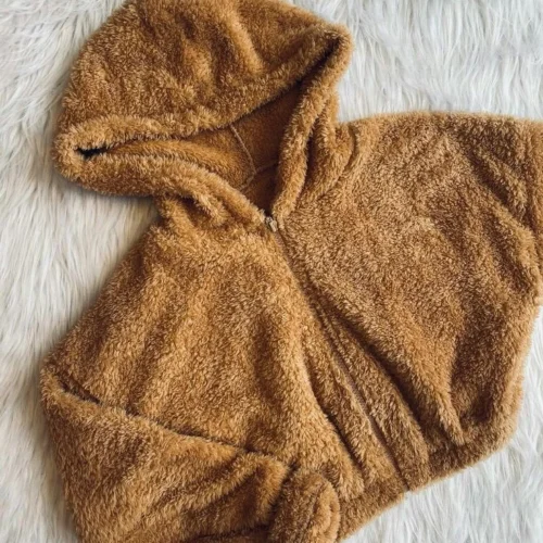 Chaqueta corta de felpa