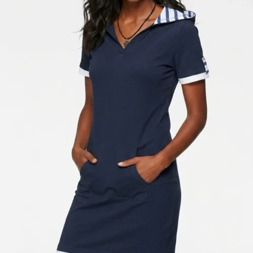 Vestido tipo polera con capucha